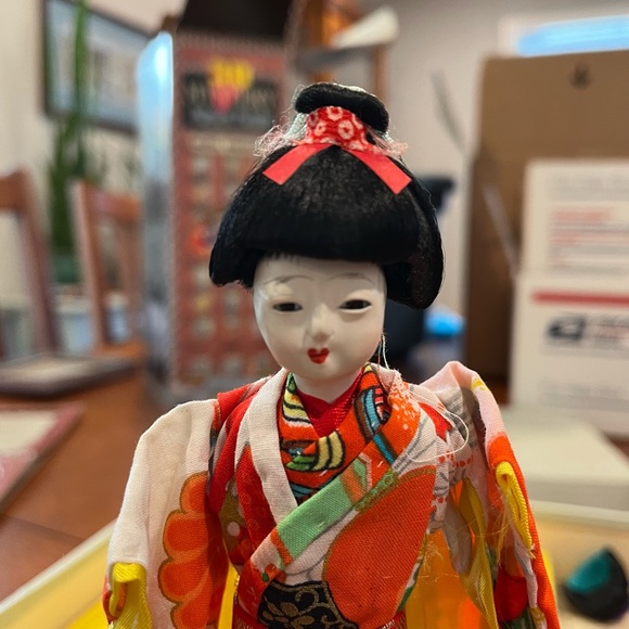 The Hanako Japanese Doll with 3 wigs - Picture 5 of 9